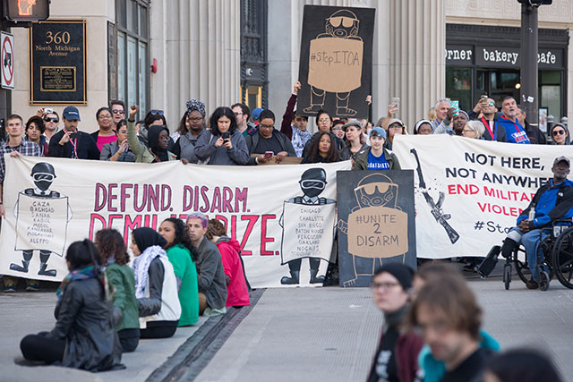 Protesters support a blockade of Michigan Avenue. (Photo: Sainatee Ninkhong)