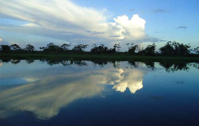 The Tapajós River, Brazil. More than forty dams would turn this free flowing river and its tributaries into a vast industrial waterway threatening the Tapajós Basin’s ecosystems, wildlife, people, and even the regional and global climate. (Photo: International Rivers on Flickr, licensed under an Attribution-NonCommercial-ShareAlike 2.0 Generic (CC BY-NC-SA 2.0) license)