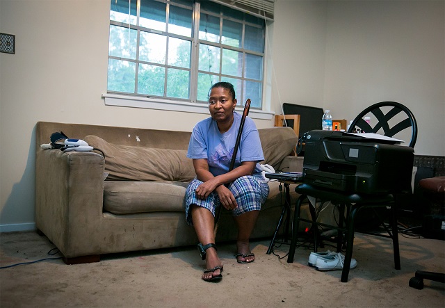 Tennie White at her home in Jackson, Mississippi. White, currently on house arrest, uses her living room as a home office to continue fighting against environmental pollution. (Photo: Nicole Craine for The Intercept)