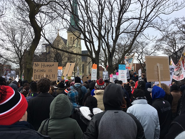 Protesters gather in Union Park, Chicago for “A Day Without Immigrants” rally on February 16, 2017. (Photo: Kerry Cardoza)