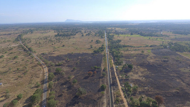 Large tracts of land, like these in the Sinhapura area of Sri Lanka’s North Central Polonnaruwa Province, have been denuded by years of overuse. (Photo: Sanjana Hattotuwa / IPS)