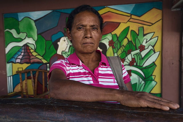 Julia is the widow of Francisco Martínez Márquez, an indigenous activist found murdered and dismembered in January 2015 in the department of La Paz, where he and other members of the MILPAH indigenous Lenca movement voiced their opposition to the Los Encinos hydroelectric dam project. (Photo: Giles Clarke, used with permission courtesy of Global Witness.)