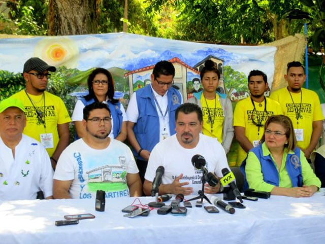 CRIPDES president Bernardo Belloso also spoke alongside municipal and national government officials at a press conference February 26 in Cinquera, while the referendum on mining was underway. (Photo: WNV / Sandra Cuffe)