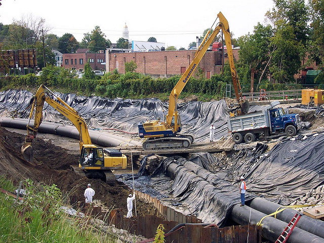 Cleanup at the GE Housatonic Superfund site in Pittsfield, Massachusetts, 2007. Years of PCB and industrial chemical use at GE’s Pittsfield facility and improper disposal led to extensive contamination around the town and down the entire length of the Housatonic River.