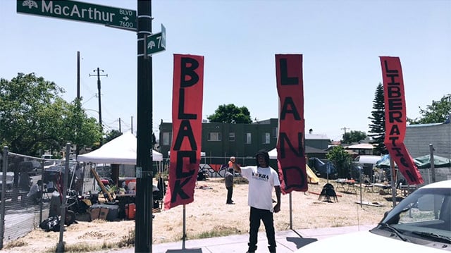 Organizers in Oakland hold a day of action on June 19, 2017, to reclaim vacant land in Oakland and mark the unfulfilled promises of Juneteenth. (Photo: Zoé Samudzi)