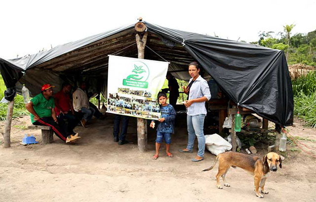 A landless peasant occupation near highway BR 163 and the town of Novo Progresso in Pará state, Brazil. The Terra Legal program instituted in 2009 was meant to give landless peasants a chance to buy small plots of land. The altered Terra Legal program, as now proposed, would give large landowners a chance to dramatically increase their land holdings, likely leading to a major conversion of rainforest into grazing and crop lands. (Photo: Thais Borges)