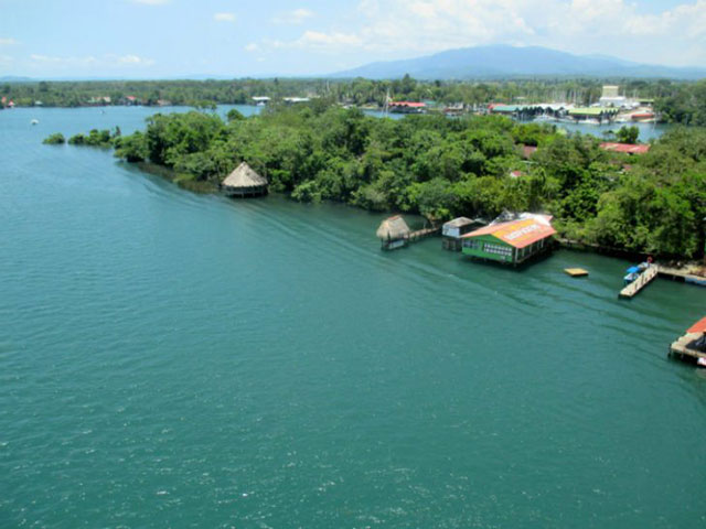 Spanning the Dulce River that flows from Lake Izabal to the Caribbean, the town of Río Dulce’s economy is based on tourism and has been negatively impacted by mining activities in the region. (Photo: Sandra Cuffe)