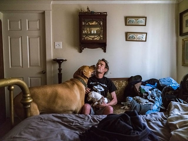 Shawn Pruett – shown with his Labrador, Wilson, and one of his four dachshunds – said the corporate landlord that owns his home, Starwood Waypoint Homes, raised his rent every year. His lease agreement required him to pay for and manage repairs that are normally the landlord’s responsibility. (Photo: Stuart Palley for Reveal)
