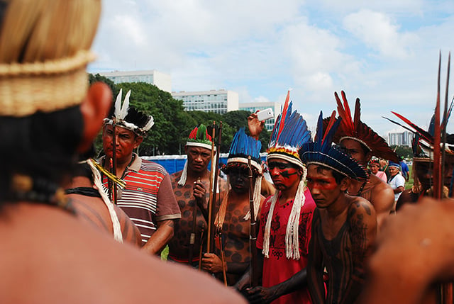 Representatives of Indigenous groups from the five regions of Brazil protest against Bill PEC 215. (Photo: Santiago Navarro F.)