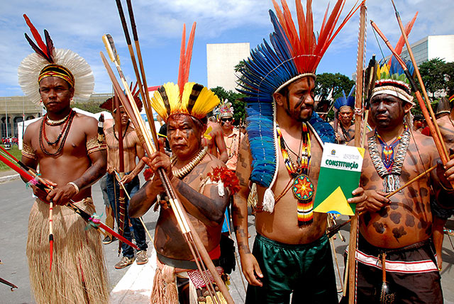 Mobilization of Indigenous peoples in Brazil, 2015. The government of Brazil has given priority in the political Constitution to transnational corporations. (Photo: Santiago Navarro F.)