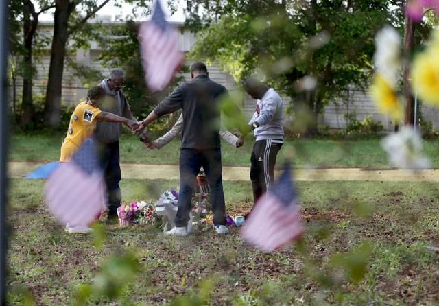 People join hands in prayer as they visit a memorial set up on the site where Walter Scott was killed on April 11, 2015 in North Charleston, South Carolina. Mr. Scott was killed on April 4 by North Charleston police officer Michael T. Slager after a traffic stop. (Photo: Joe Raedle / Getty Images)