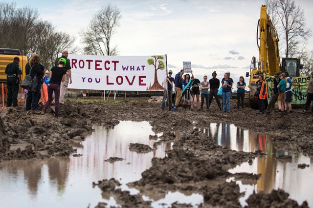 Protesters gather on a Bayou Bridge construction site on Monday, temporarily stopping work after a court injunction ordered the Energy Transfer Partners' joint venture behind the pipeline to stop construction while it considers a legal challenge from environmental groups. (Photo: © 2018 Julie Dermansky)