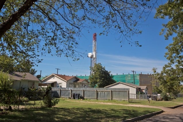 Fracking site in residential neighborhood in Fort Worth. (Photo: ©2013 Julie Dermansky)
