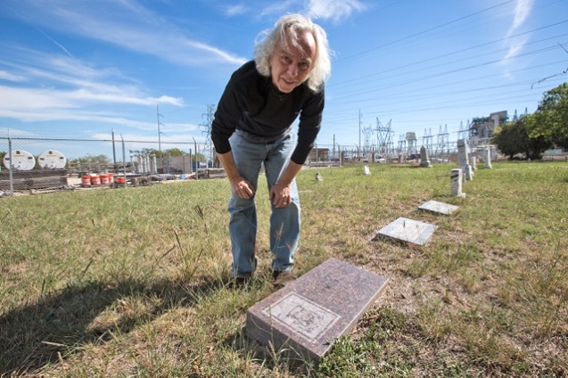 Don Young at his father's burial site in Handley Cemetery in Fort Worth, where frackers have obtained drilling rights. (Photo: ©2013 Julie Dermansky)