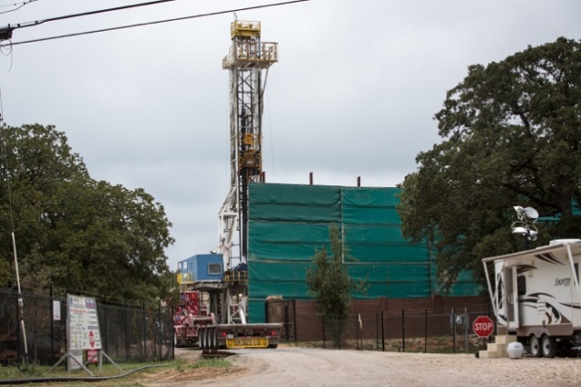 Fracking site in Arlington, Texas, a suburb of Dallas. (Photo: ©2013 Julie Dermansky)