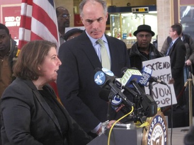 Philadelphia AFL-CIO Sec-Treasurer Liz McElroy speaks for the unemployed at December 16 rally. (Photo: Adam Goldman)