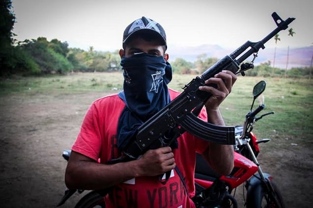 San Juan de los Bananas, located 8 minutes from Apatzingan. This picture shows that the paramilitaries are still prepared to take that city, a stronghold of the Knights Templar. This is one of the most important places of the gurpos autodefenza intend to take, since this is where the Templarios' power is concentrated. (Photo: Heriberto Paredes of Subversiones media. Reprinted with permission.)