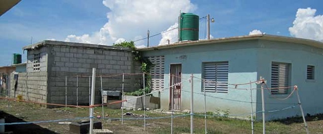 One of the houses at the project build by former Venezuelan President Hugo Chavez, in the process of being enlarged without any oversight, on September 19, 2013. (Photo: HGW/Marc Schindler Saint-Val)