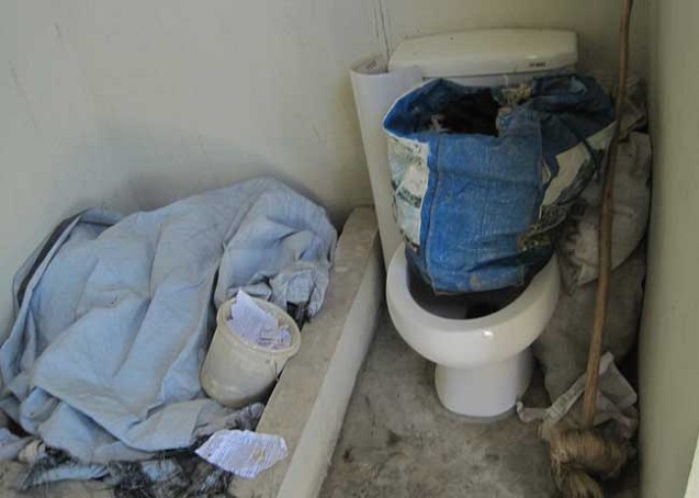 The unused toilet of Yvez Zèphyr on September 19 2013. He said the septic system is not deep enough. (Photo : HGW/Marc Schindler Saint-Val)