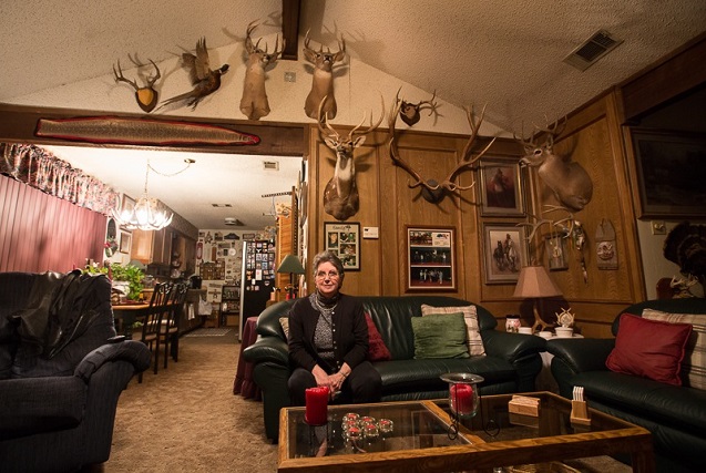 Crack caused by an earthquake in Joretta Lanier's living room next to her deer mounts. (Photo: ©2014 Julie Dermansky)