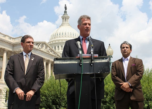 Sen. Scott Brown, R-Mass. in the middle, and Rep. Joe Heck, R-Nev on the left. (Photo: <a href=