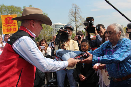 Nebraska landowner Bob Allpress presents a gift to Chief Billy 