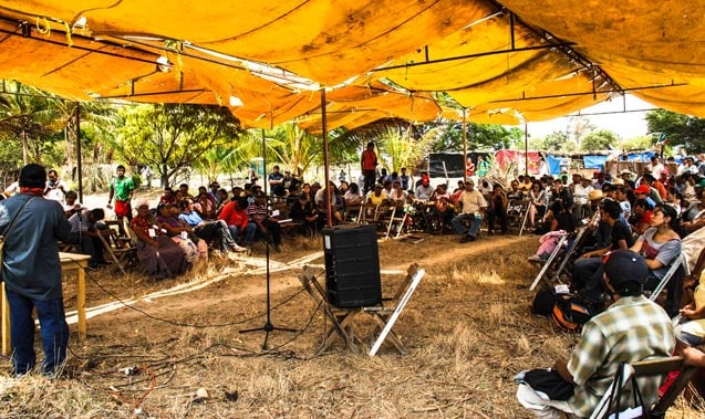 Assembly against cumunidades and organizations belonging to the company Fenosa Gas wind farm. (Photo: Santiago Navarro F.)