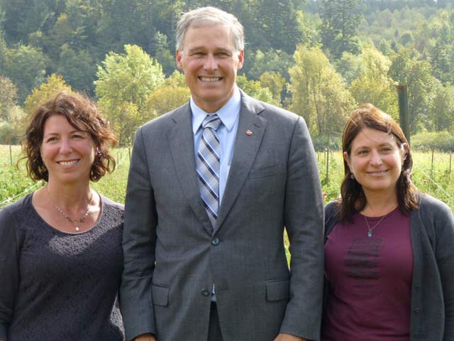 Annie Salafsky (L) and Susan Ujcic (R) with Washington State Gov. Jay Inslee, while he visited their farm. (Photo: Dahr Jamail / Truthout)
