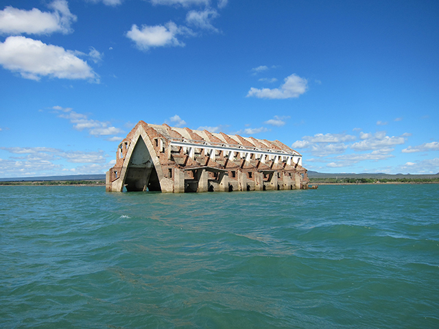 A church submerged for the construction of Lake Itaparica appears due to drought in the Brazilian backlands. (Photo: Renata Bessi)