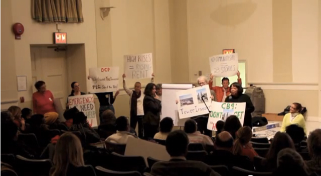 Residents at the CB9 townhall meeting in March 2014. (Photo: Aaron Cantu)