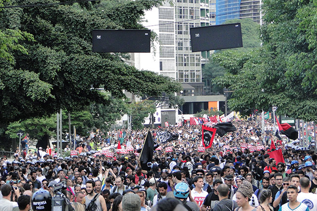 The first protest was attended by more than 20,000 people. (Photo: Santiago Navarro F.)