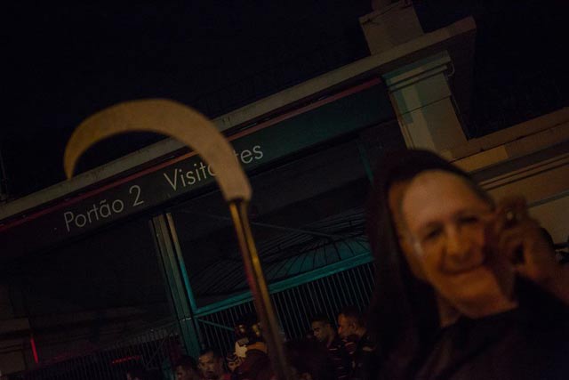 Protester wearing a mask with the face of governor Geraldo Alkmin. (Photo: Mídia NINJA/ContaDagua.org)