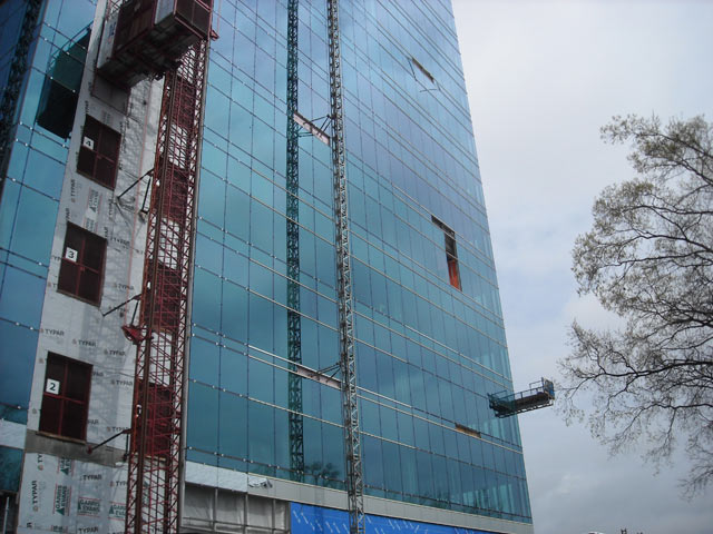 Facade of Charter Square, showing where the mast climber detached from the glass. (Photo: Danica Jorden)