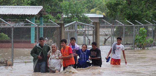 Community emergency response crews evacuate residents following severe flooding in 2011. (Photo: Mangrove Association Archive)