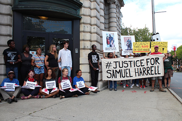 Blockading the DA. (Photo: Rez Ones)