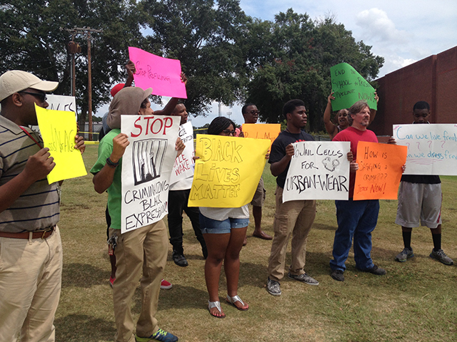 Students at Hinds Community College protest Akinola Gonzalez’s arrest on the day of his campus hearing. (Photo: Dana Cooper)