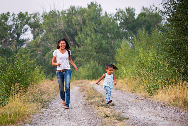 Edmo with her daughter, at her family home in Two Medicine on the Blackfeet Reservation. (Photo: Rebecca Drobis / Earthjustice)