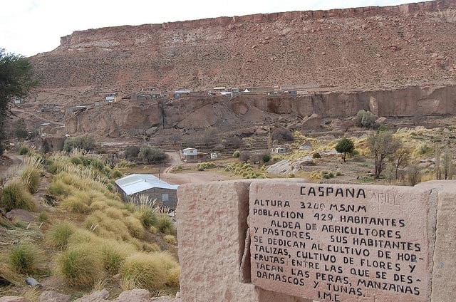 The town of Caspana, 3,300 metres above sea level, in the Atacama desert in northern Chile. Its 400 inhabitants depend on small-scale agriculture as they proudly declare on a rock at the entrance to the village, thanks to the use of the ancient tradition of terrace farming. (Photo: Marianela Jarroud / IPS)