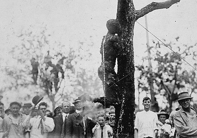 Fred A. Gildersleeve. [Large crowd looking at the burned body of Jesse Washington, seventeen-year-old African American, lynched in Waco, Texas, May 15, 1916] (Credit: LC-USZC4-4647, Library of Congress)