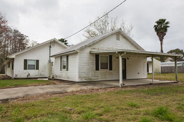 Empty home on the north side of Bayou Corne. (Photo: ©2015 Julie Dermansky)