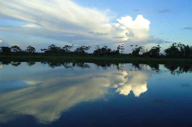 The Tapajós River, Brazil. More than forty dams would turn this free flowing river and its tributaries into a vast industrial waterway threatening the Tapajós Basin’s ecosystems, wildlife, people, and even the regional and global climate. (Photo: International Rivers on Flickr, licensed under an Attribution-NonCommercial-ShareAlike 2.0 Generic [CC BY-NC-SA 2.0] license)