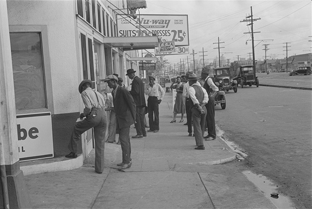 Applicants waiting for jobs in front of FERA offices, established by the New Deal. New Orleans, Louisiana, 1935. (Photo: Library of Congress)