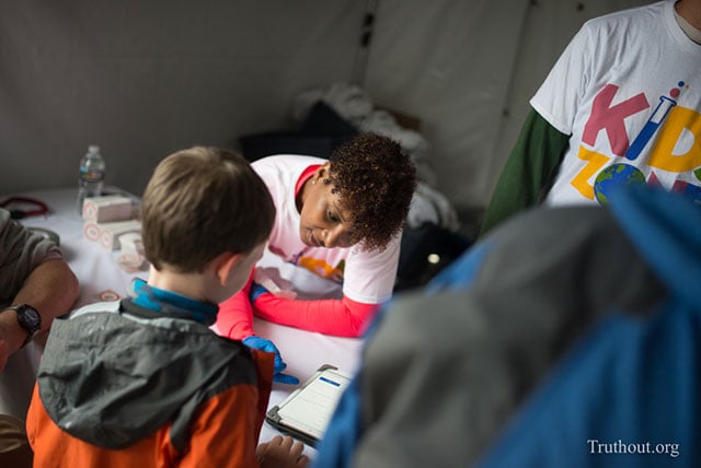 One of the many teach-in tents at the DC March for Science was created just for kids who got to try out several experiments with the help of volunteers. (Photo: Zach Roberts) 