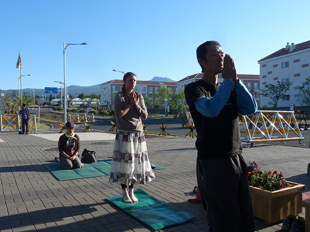 Demonstrators perform 100 bows for peace six days a week as a protest against the South Korean Jeju naval base in Gangjeong village, Jeju island. (Photo: Jon Letman)