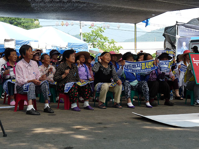 Many of the protesters against THAAD are elderly melon farmers who are upset that their mountain village is being militarized. They complain that U.S. Army Chinook helicopters are flying over there village up to ten times a day (and sometimes night), rattling windows and nerves. (Photo: Jon Letman)