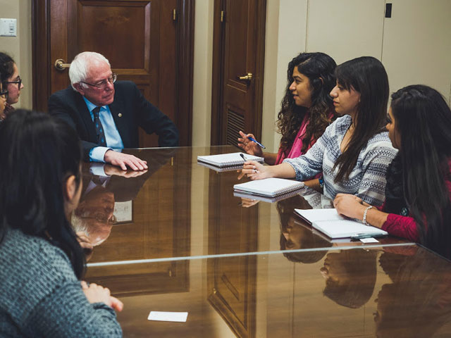 Vote4Dream activists talk to Sen. Bernie Sanders. (Photo: Diego Lozano, Creative Director at Aliento) 