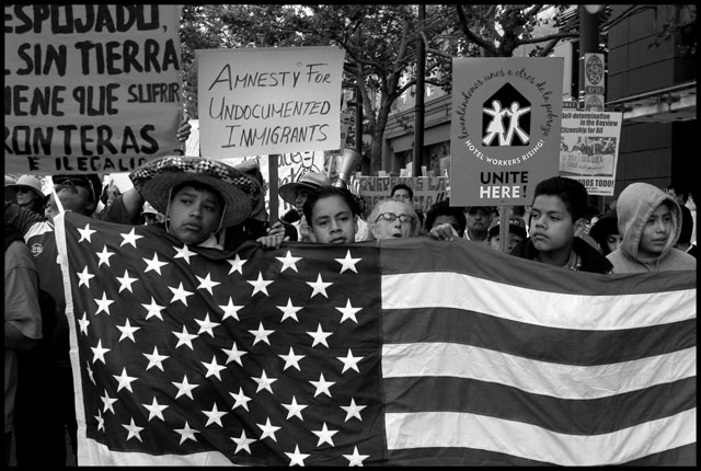 Members of the San Francisco hotel union, Unite Here Local 2, march in support of undocumented immigrants in a Labor Day march in 2006. (Photo: David Bacon)