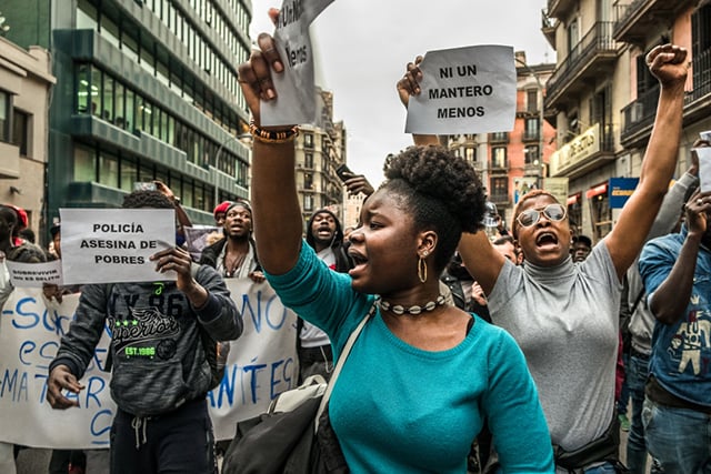 Women demonstrate with street vendors in memory of Mame Mbaye in Madrid, Spain, on March 16, 2018. Hundreds of people, mostly black, protested in Barcelona by the death of Mame Mbaye, street vendor in Madrid who lost his life after the harassment by the municipal police of Madrid. (Photo: Paco Freire / SOPA Images / LightRocket via Getty Images)