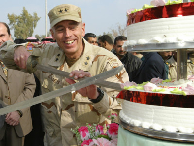 Lieutenant General David Petraeus participates in a ceremony in Mosul, Iraq, commemorating the 83rd anniversary of the Iraqi Army.