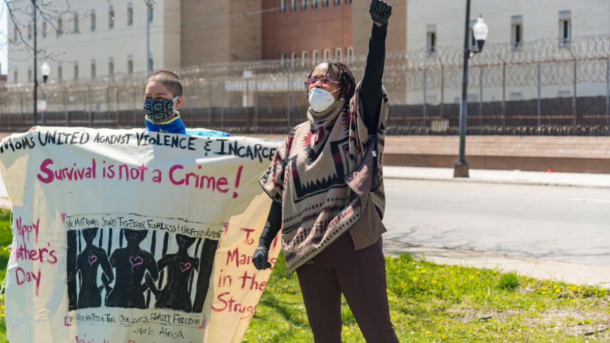 New Report Looks at Strategies to Cut Incarceration of Illinois Women by Half - Vimarsana News